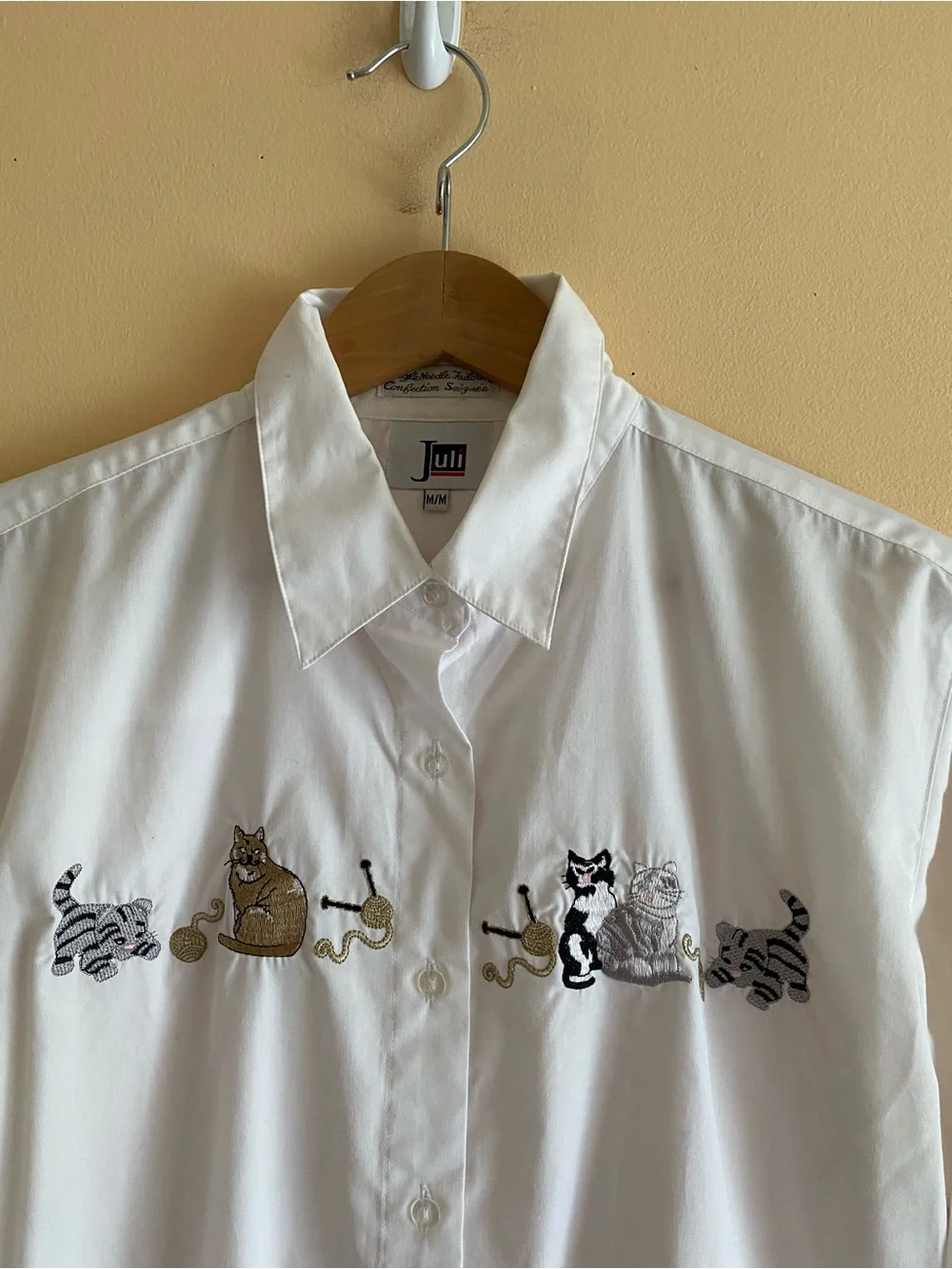 Juli Cat Embroidered Button Up Blouse Woman Medium White Long Sleeve Kitty FLAW - Picture 5 of 15